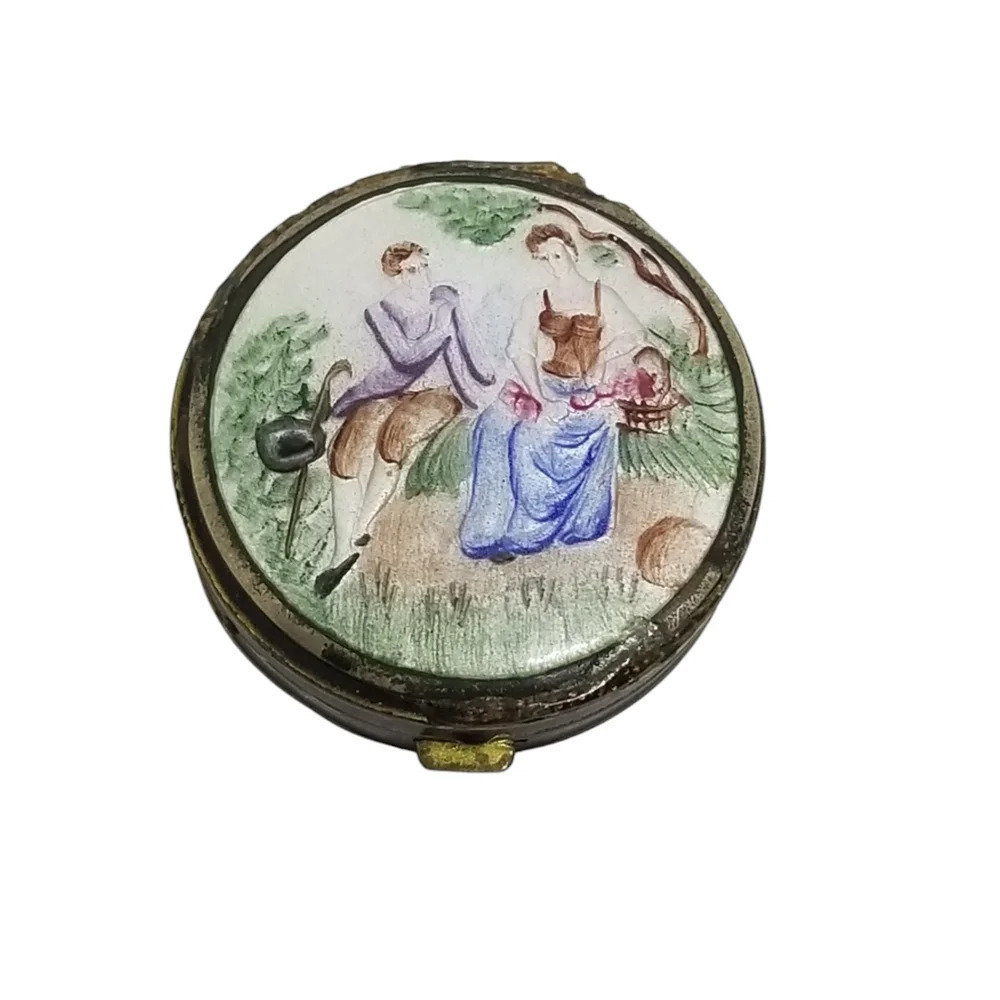 VINTAGE RARE FRAGONARD SCENE HANDPAINTED ENAMEL TRINKET/PILL BOX